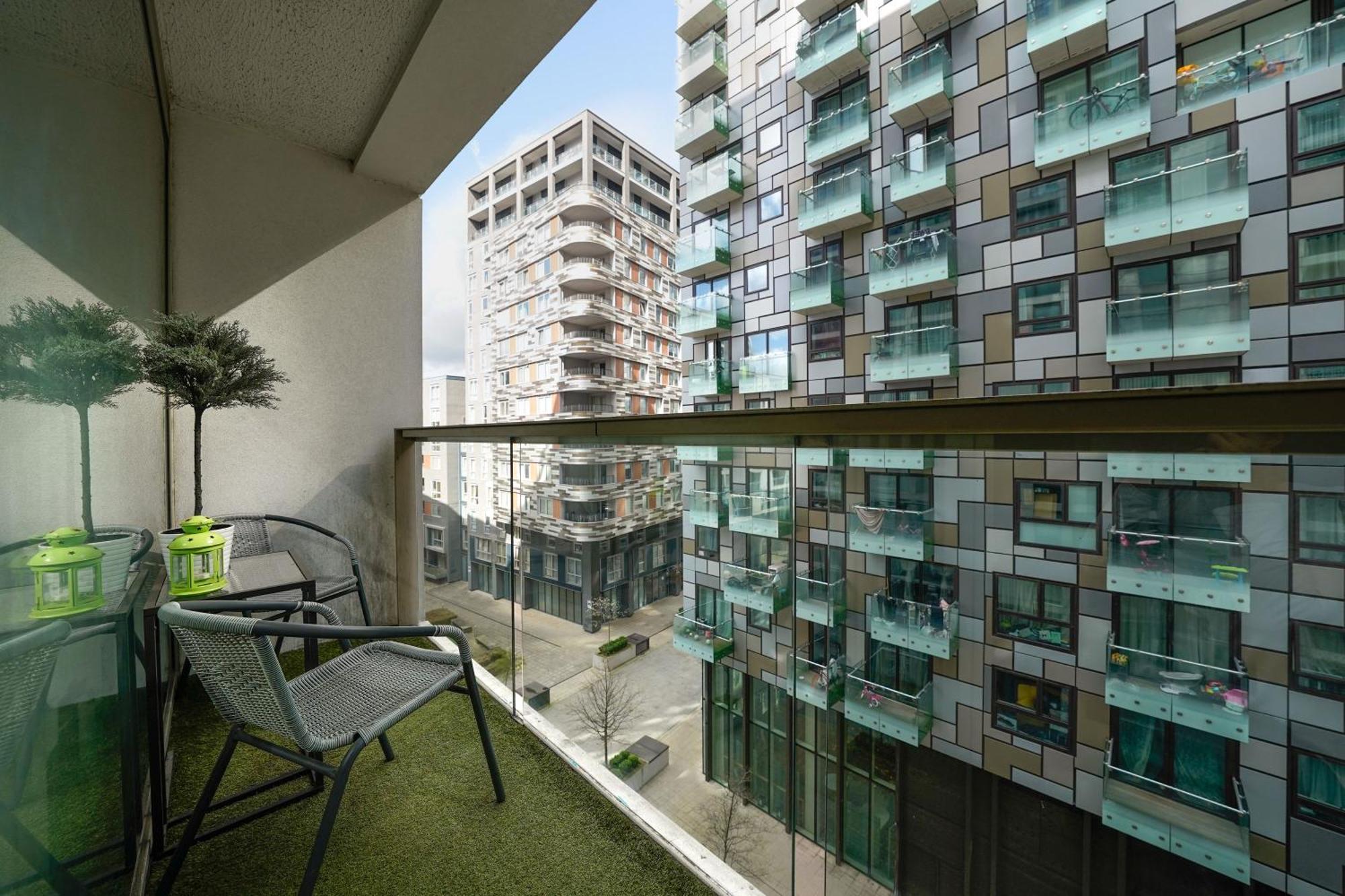Апартаменты Cobalt Point, South Quay Лондон Экстерьер фото